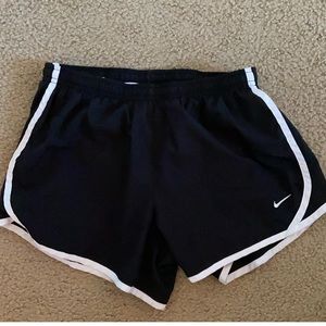 NIKE BLACK SHORTS